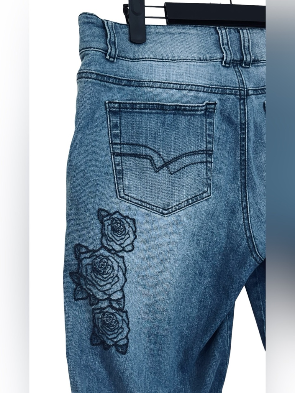 CHZ Chazari Embroidered Rose Raw Hem Cropped Jeans - Blue - Picture 7 of 10